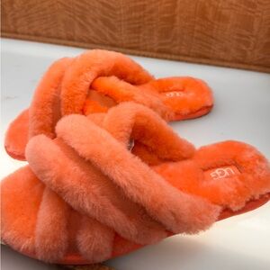 UGG fluff genuine shearling slide sandals criss cross Scuffita